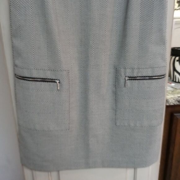 1.STATE Herringbone Print V-neck Shift - Picture 5 of 10